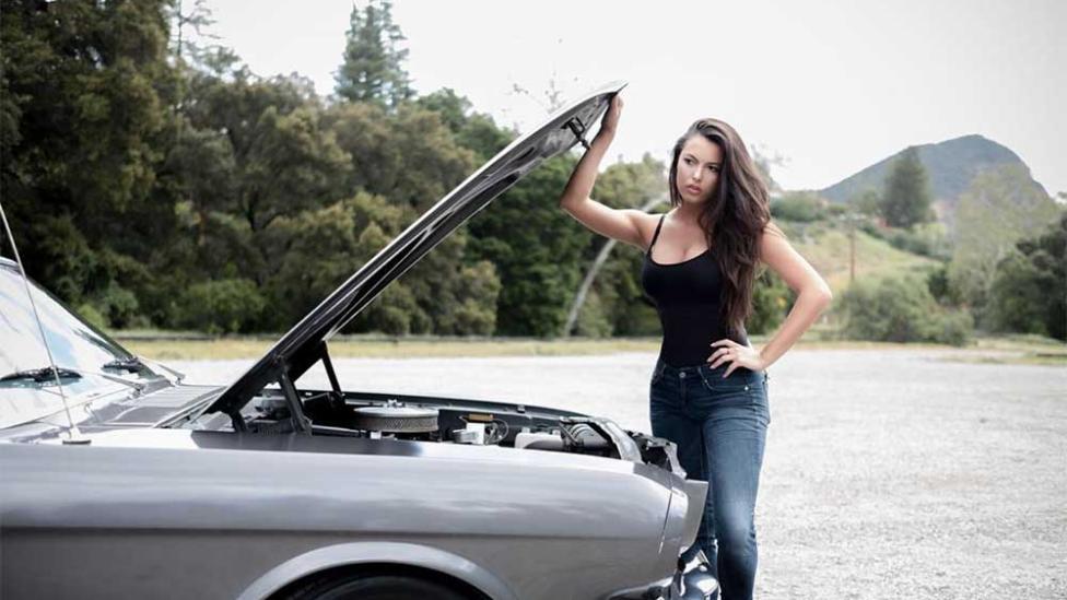 Constance Nunes is de mooiste automonteur ter wereld