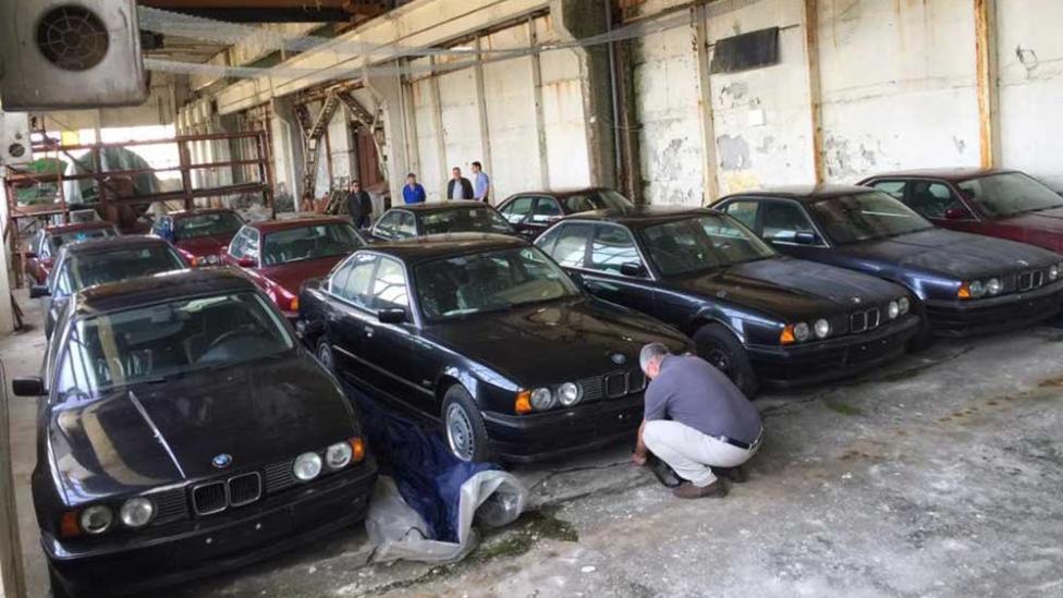 11 splinternieuwe BMW 5-series uit 1994 duiken op in oude schuur