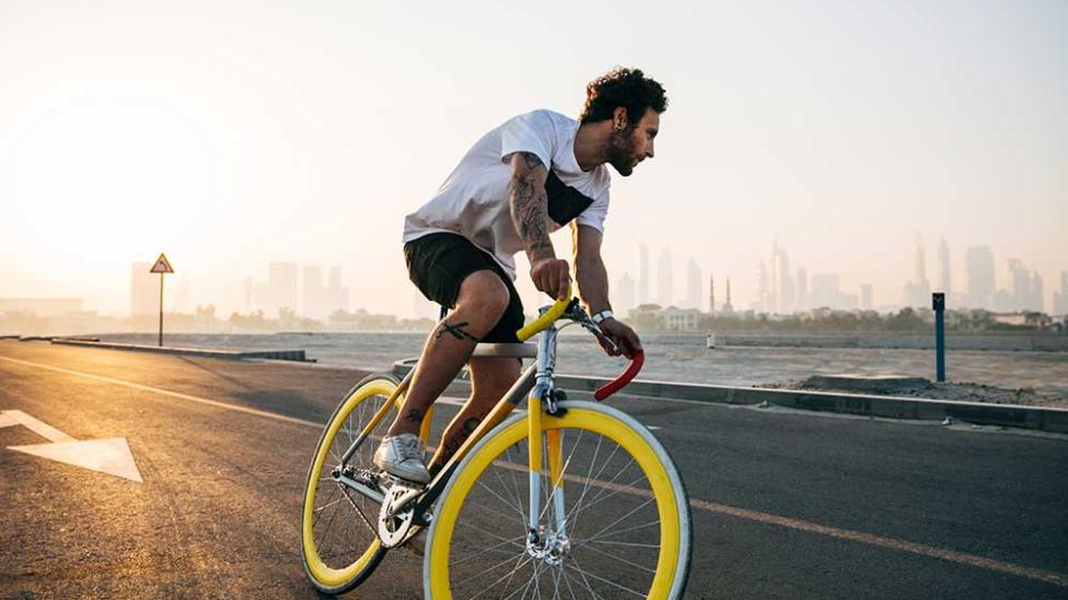 ‘Boete voor appen op de fiets gaat 95 euro kosten’