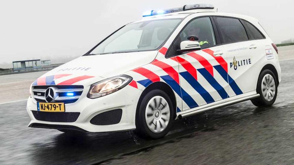 Politie vindt Mercedes-politieauto te traag