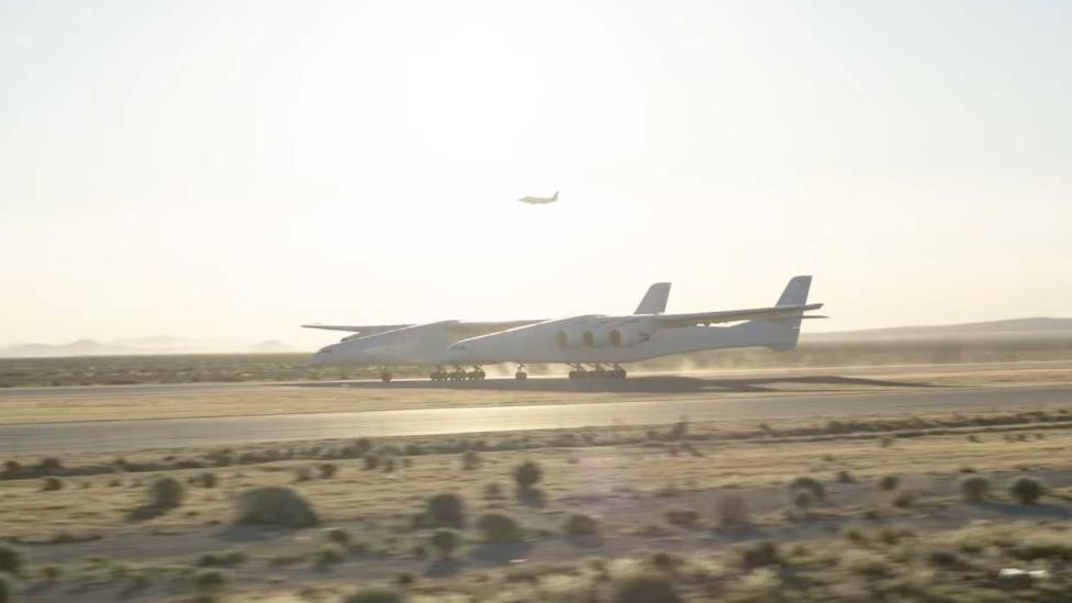 Grootste vliegtuig ter wereld maakt zijn eerste testvlucht