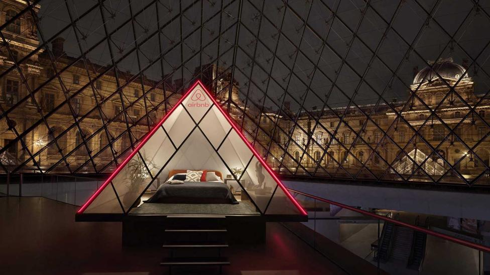 Slapen in het Louvre: Airbnb maakt het mogelijk