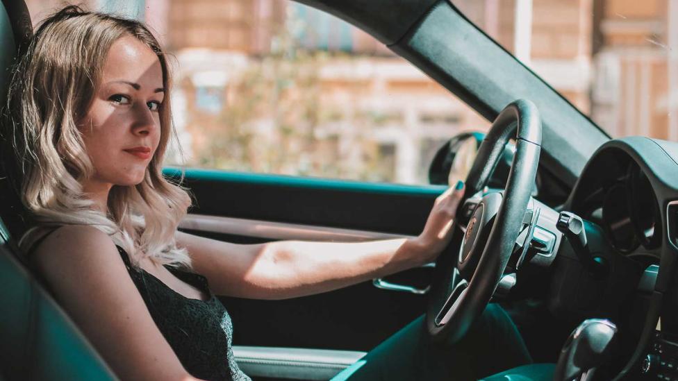 Uit onderzoek blijkt dat vrouwen automaat rijden eng vinden