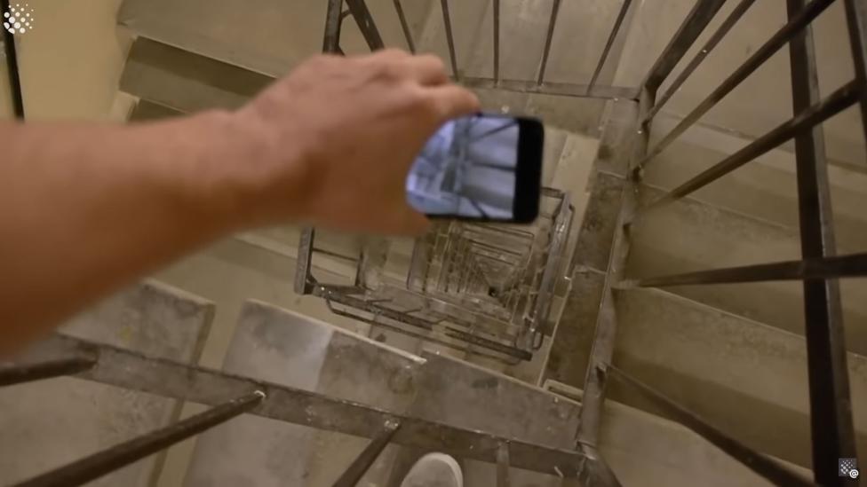 Gast laat filmende iPhone XS 90 meter vallen