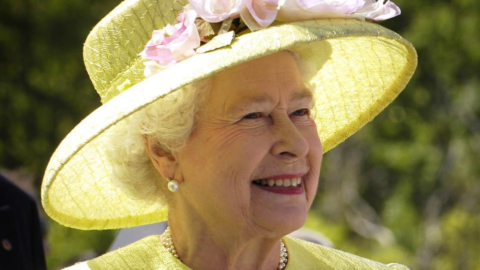 Queen Elisabeth zoekt een social media redacteur