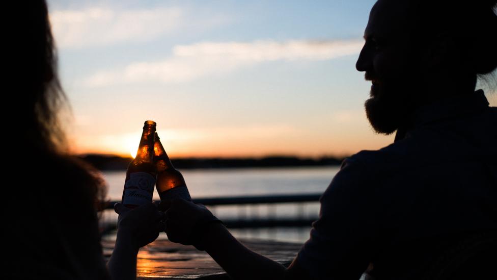 Vijf redenen waarom je bier bij je diner zou moeten bestellen