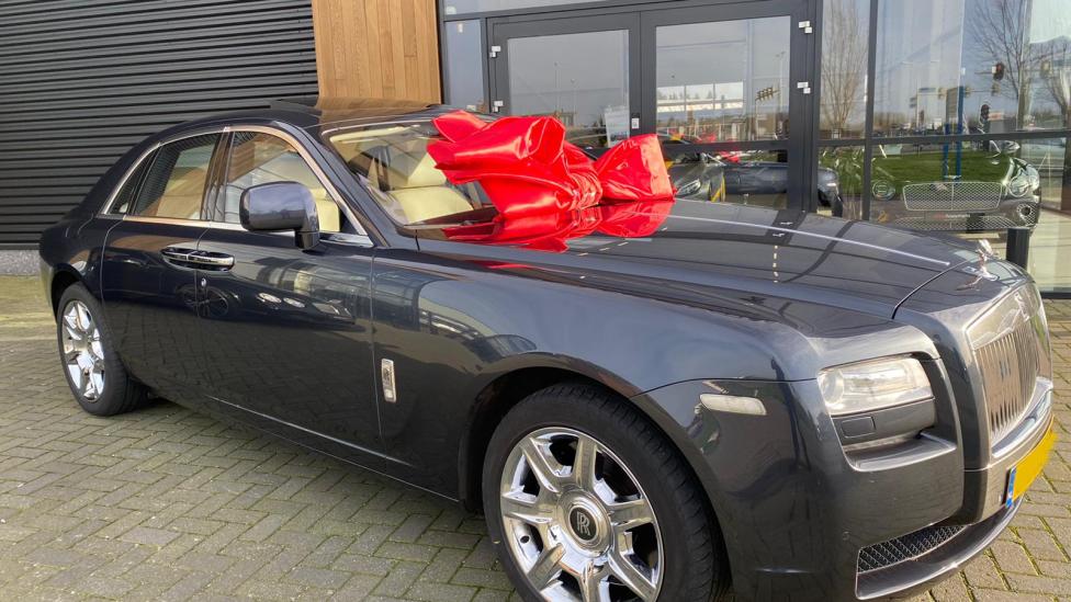 Michael van Gerwen heeft een Rolls-Royce Ghost