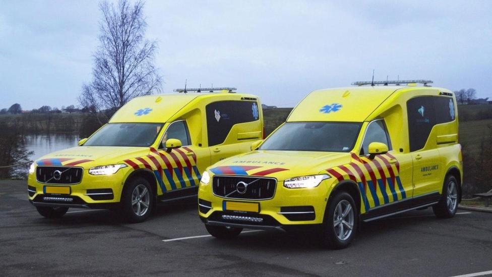 Te koop: Nederlandse Volvo XC90-ambulance