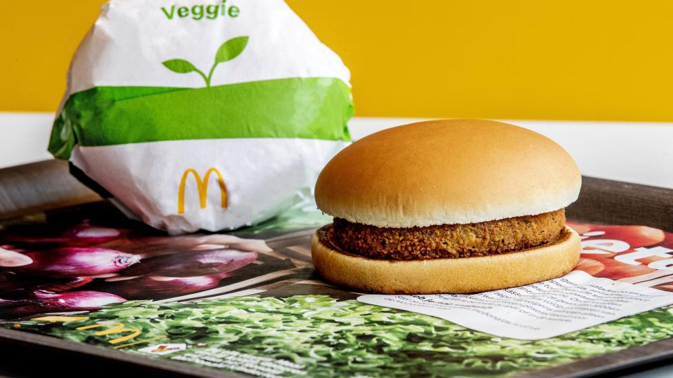Waarom de Veggie McKroket van McDonald’s tijdelijk op het menu staat
