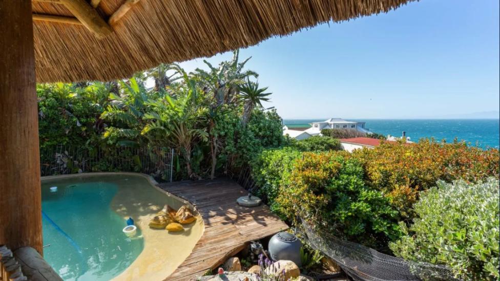 Te koop: Woning met zwembad én uitzicht op zee voor 180.000 euro