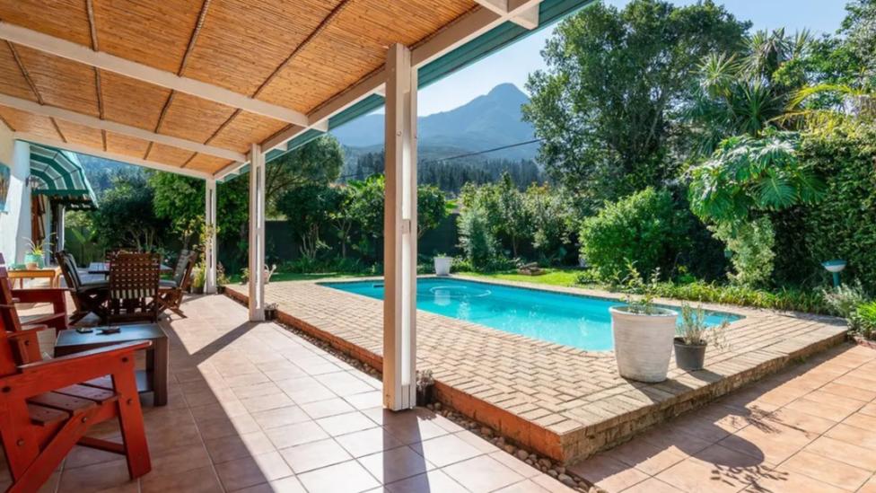 Te koop: Zomers huis met zwembad voor ruim 150.000 euro