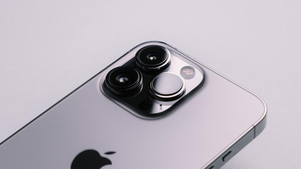 Test maakt pijnlijk duidelijk: iPhone 13 net zo breekbaar als iPhone 12