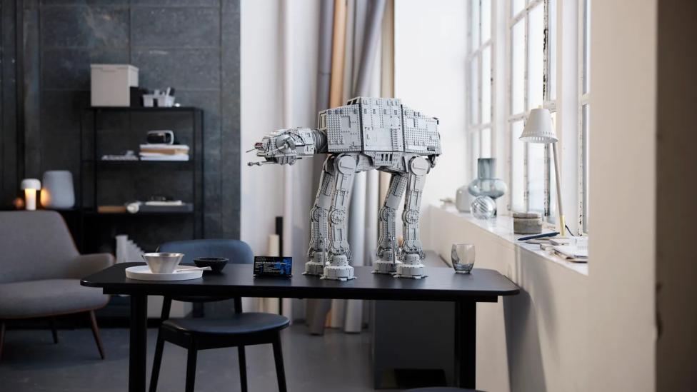 Lego onthult wederom een fantastische set voor de liefhebbers van Star Wars: de AT-AT