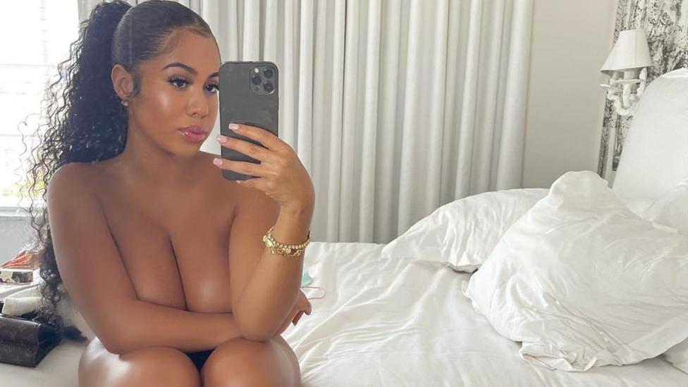 Yasmine Lopez schroomt niet om haar curves op Instagram te delen