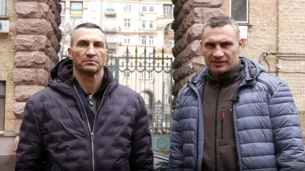 De Klitschko-broers rapen de wapens op en gaan vechten voor Oekraïne