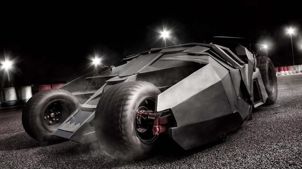 Macro Studios onthult een elektrische replica van de Batmobile Tumbler