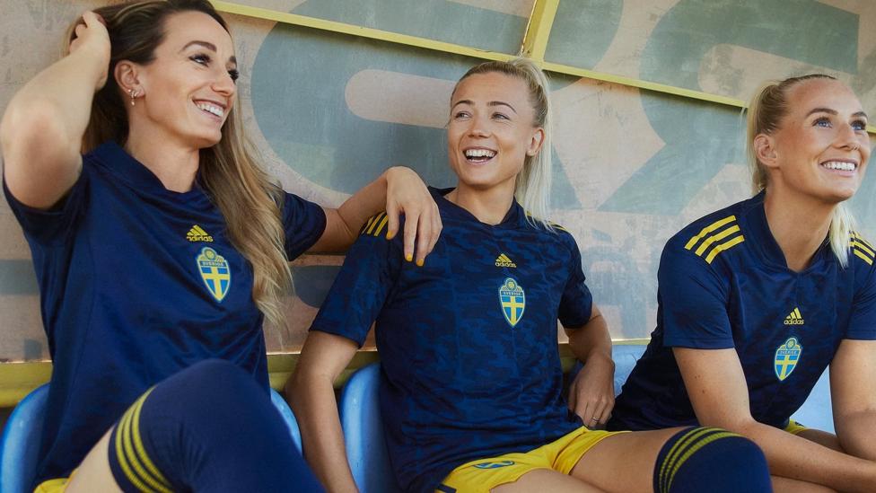 Zweedse voetbalsters leggen via hun shirt uit hoe je ze moet verslaan