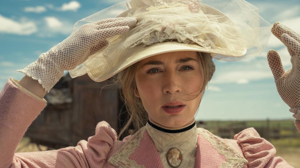 Prime Video onthult trailer voor westernserie The English met Emily Blunt