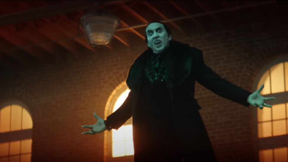 Nicolas Cage kruipt in de huid van Dracula in de nieuwe film Renfield
