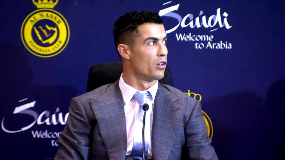 Cristiano Ronaldo blundert bij presentatie in Saoedi-Arabië: ‘Blij om in Zuid-Afrika te zijn’