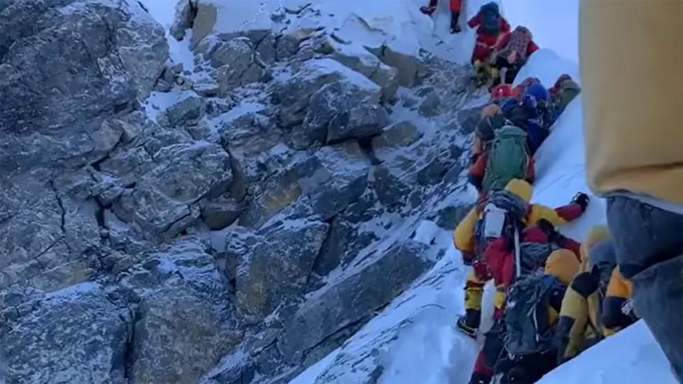 Mount Everest ‘geruïneerd’ door toeristen die hem willen beklimmen
