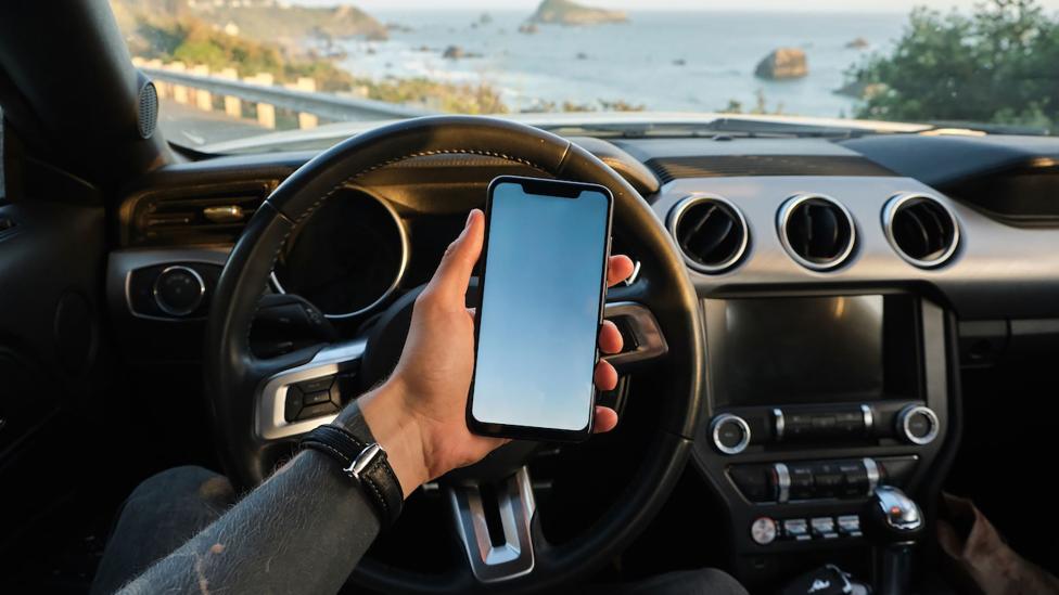Van bumperklevers tot smartphonegebruik: dit zijn de top tien ergernissen in het verkeer