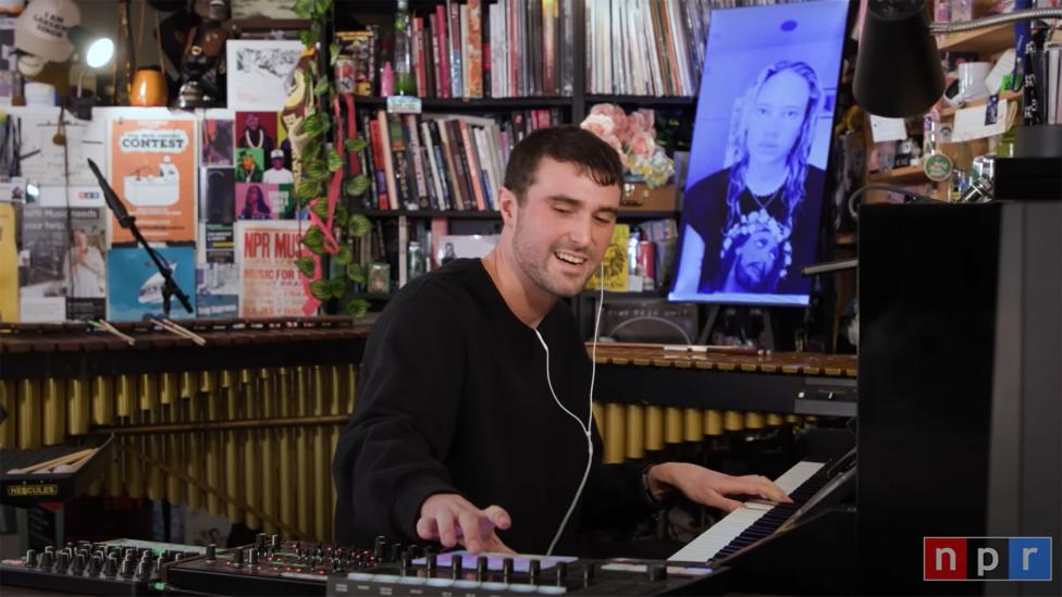 Kijktip: het intieme Tiny Desk concert van Fred Again