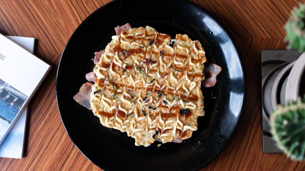 Okonomiyaki: deze Japanse groentepannenkoek is een hype (recept)