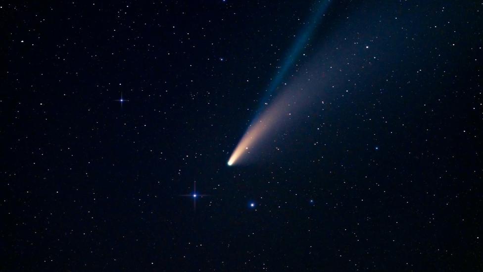 Komeet groter dan Mount Everest is onderweg naar aarde