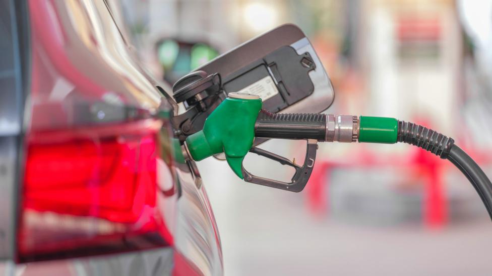 Accijnskorting op brandstof in Nederland blijft in 2025: zoveel cent korting per liter