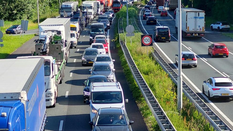 Kabinet wil nieuwe wegenbelasting op basis van formaat, niet gewicht