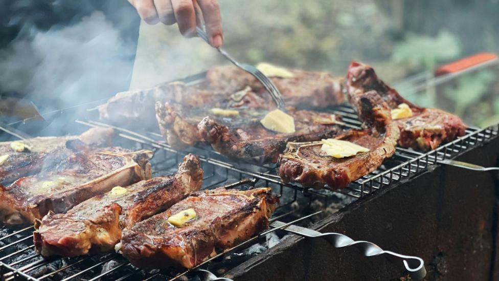 Wat leg je op de BBQ als je indruk wil maken? Deze gerechten doen het altijd goed