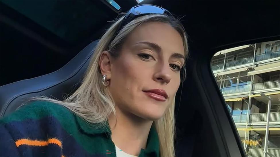 Spaanse voetbalster Alexia Putellas draagt dit ‘onbetaalbare’ horloge