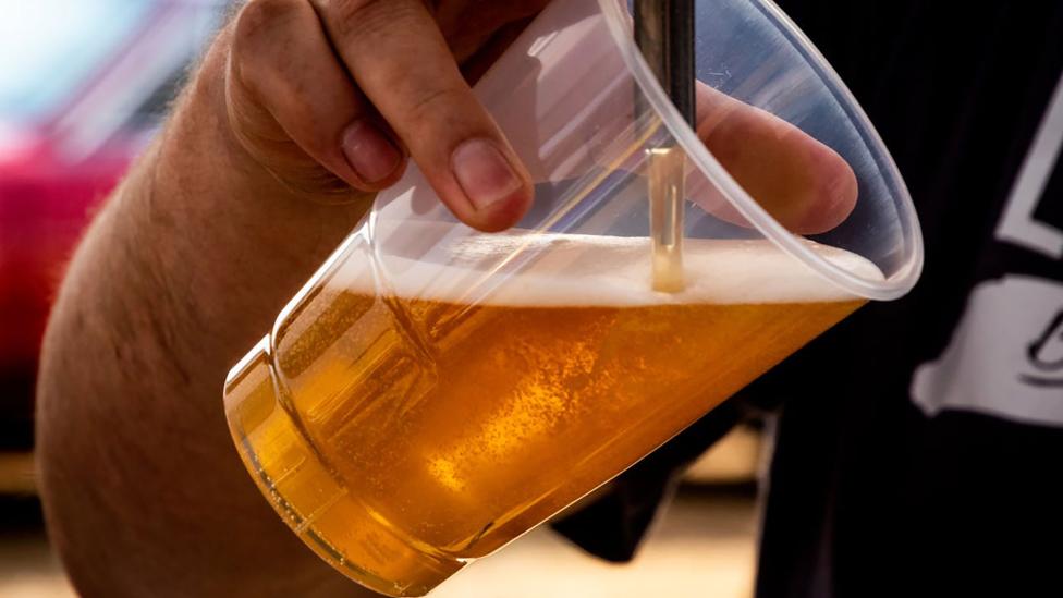 Lowlands 2025 is cashloos, en dit betaal je voor een biertje