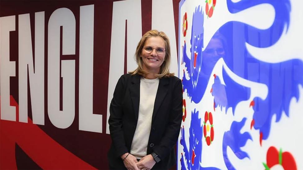 Sarina Wiegman is de best betaalde bondscoach in het vrouwenvoetbal