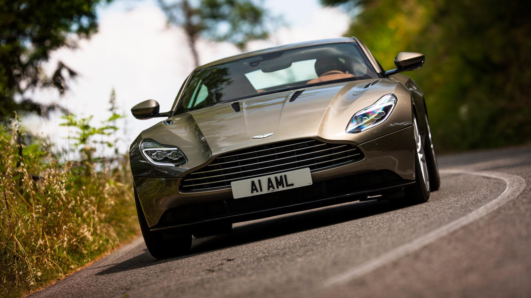 De nieuwe Aston Martin DB11 geheel naakt - TopGear