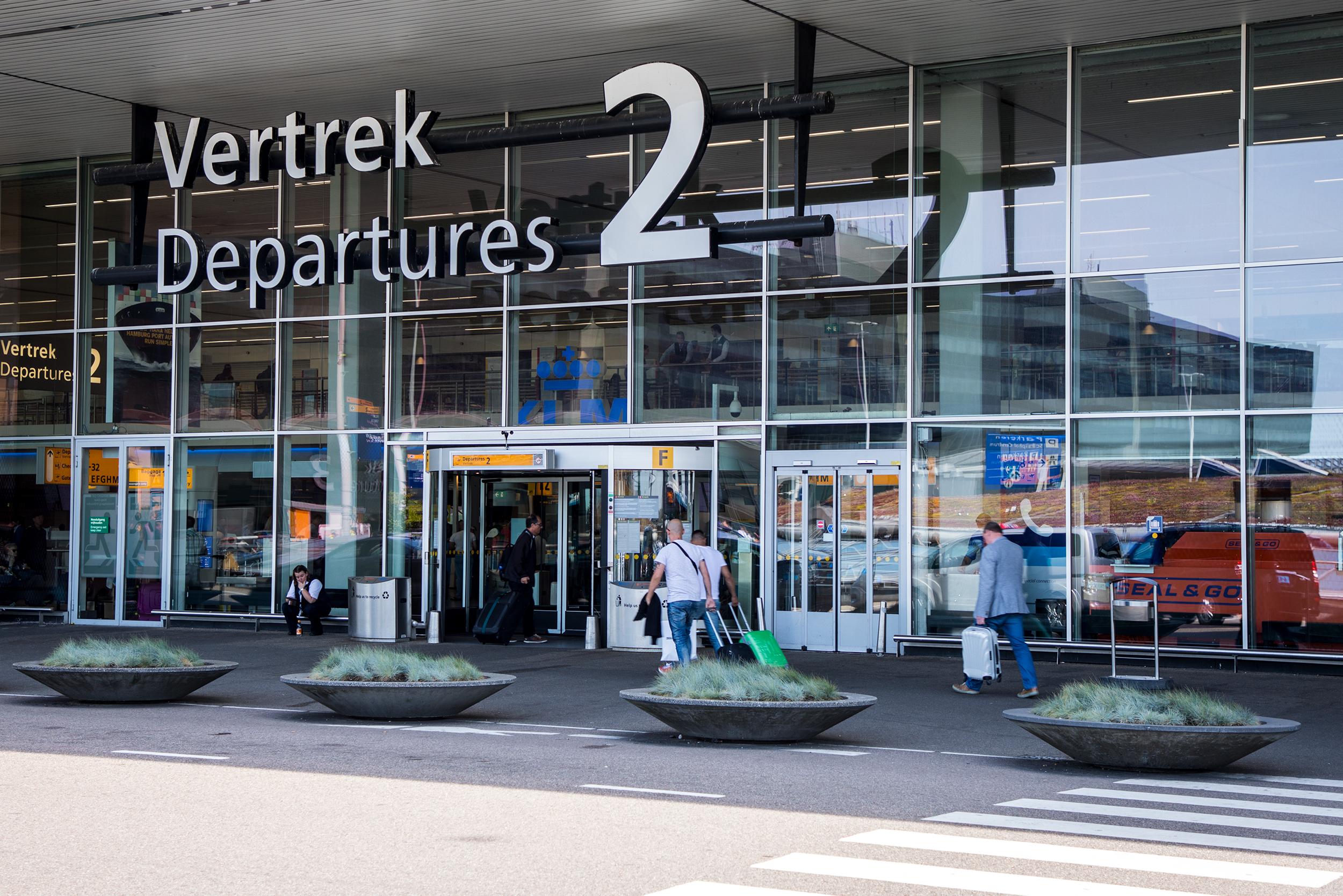 Rotterdam Airport Kiss & Ride topgear.nl