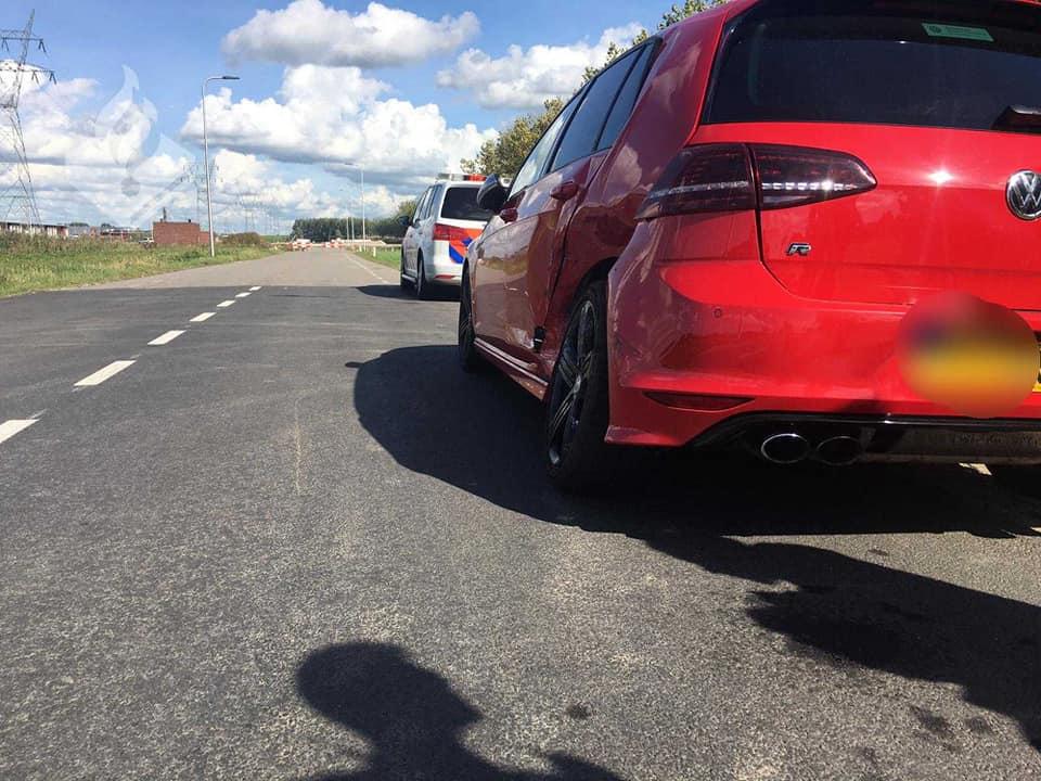 Politie plukt zwaarbeschadigde Golf R van de snelweg - TopGear