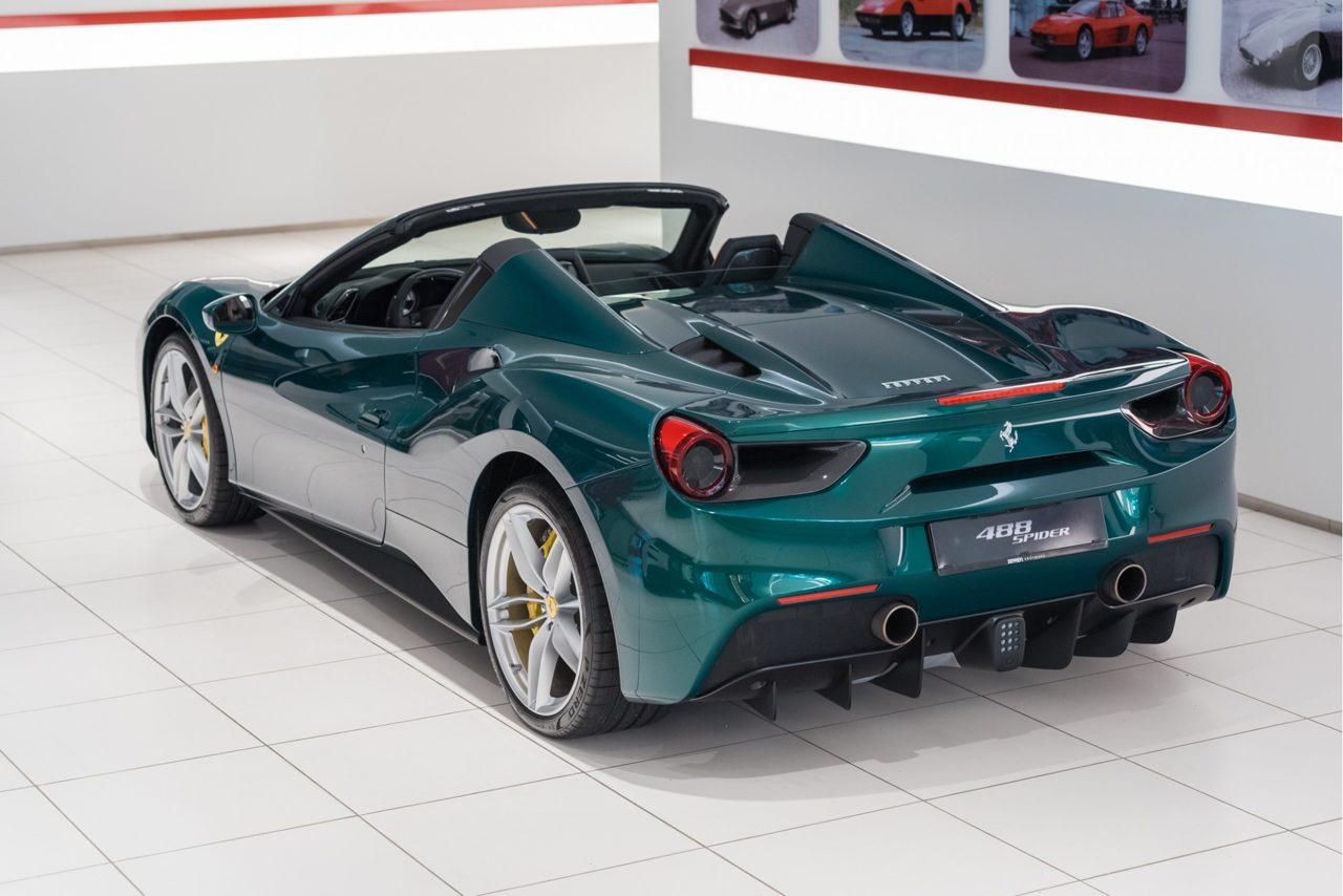 Ferrari 488 зелёная