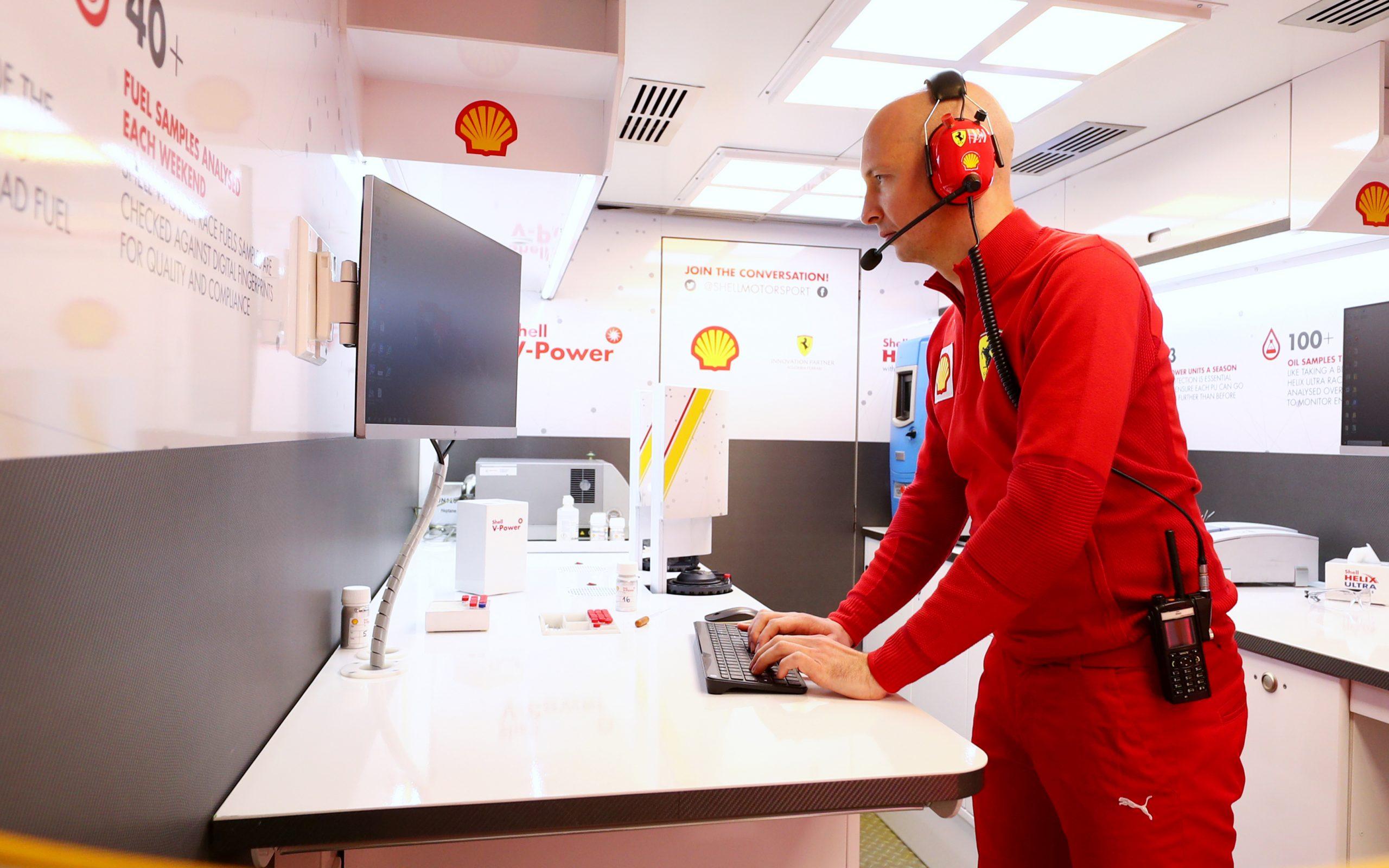 B Shell Ama Shell V-Power: het ene is het andere niet - TopGear Nederland