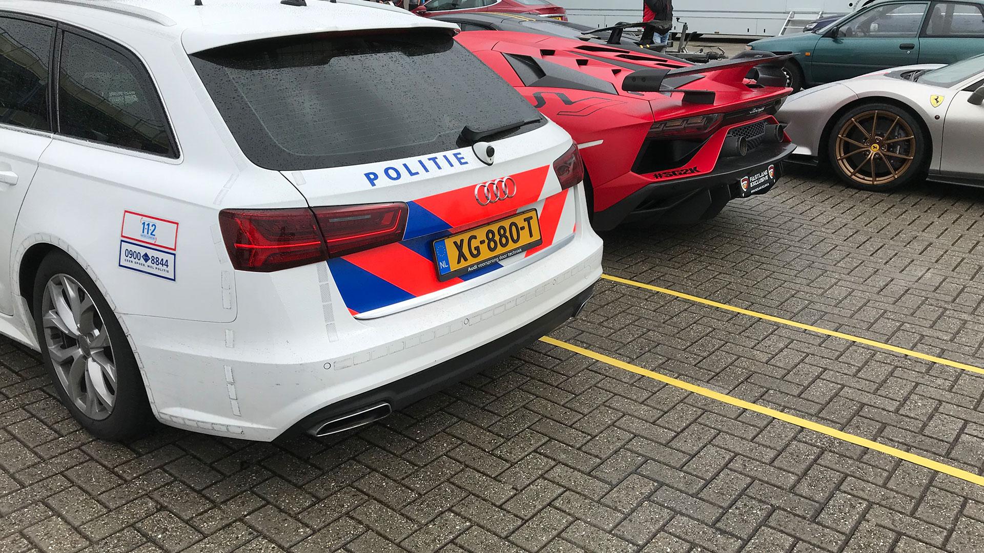Lamborghini SVJ en Audi A6 van politie