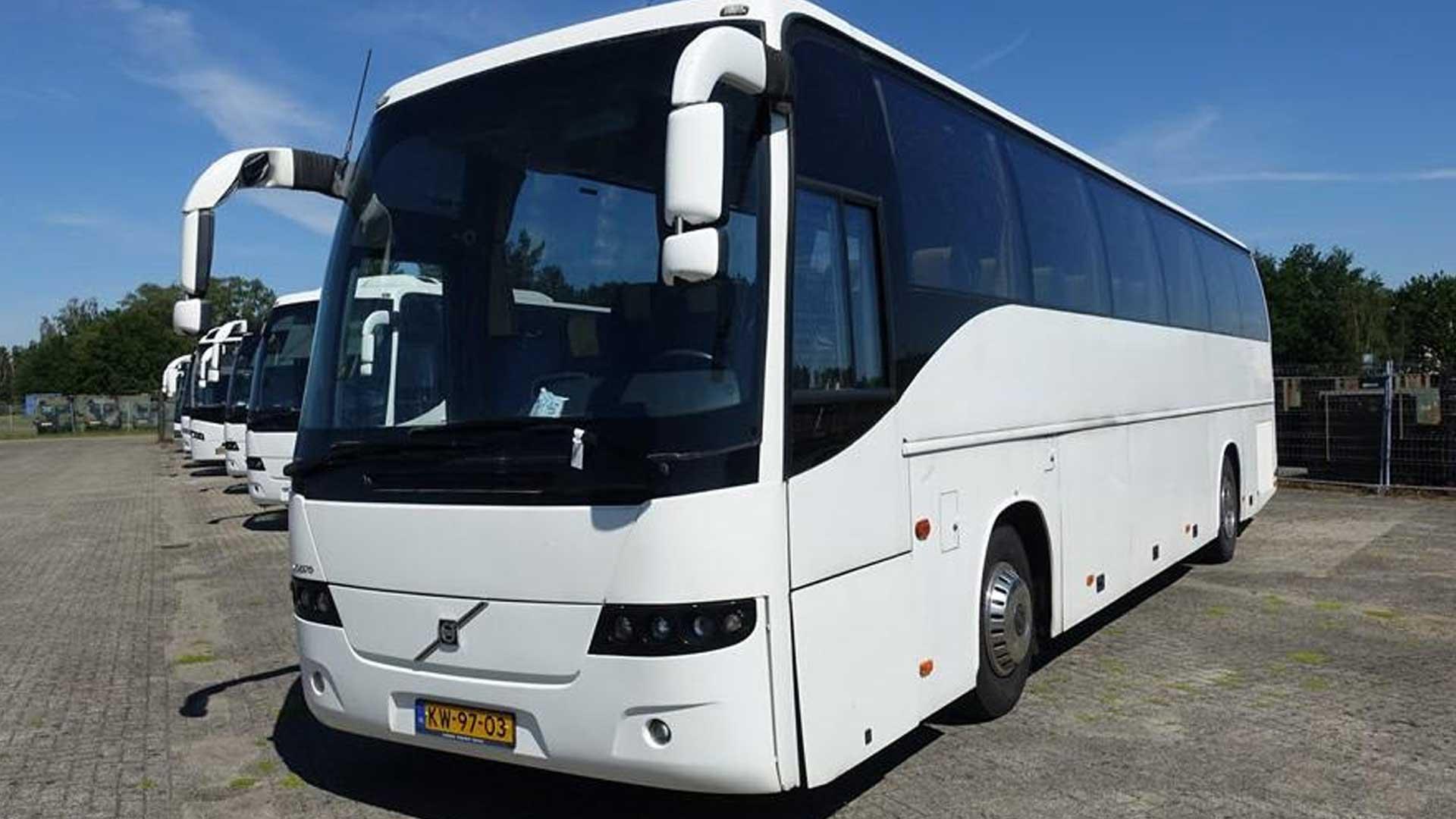 Hoopvol Banyan Buitensporig Defensie-bussen gaan de veiling in - TopGear Nederland