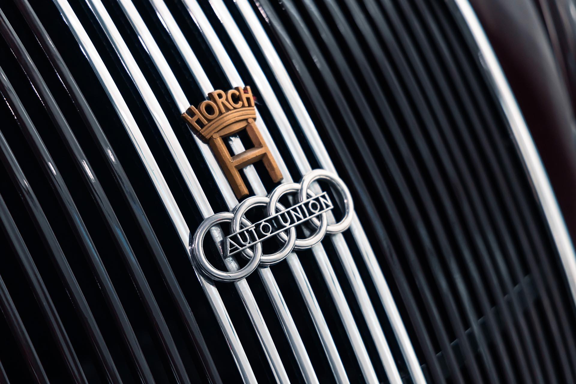 Audi-logo (rijtest Genesis G70 Shooting Brake)