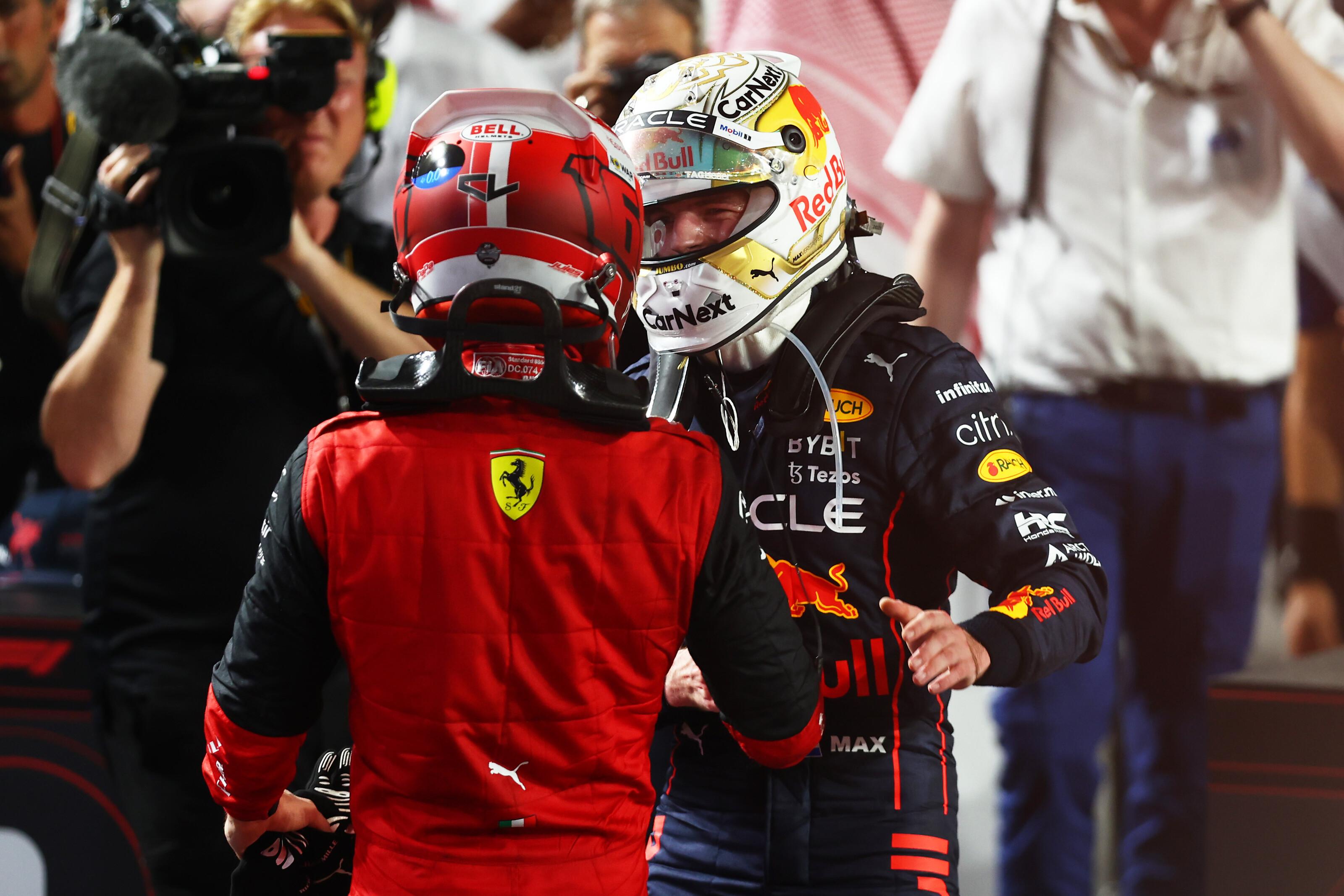 Max Verstappen en Charles Leclerc na de GP van Saoedi-Arabië 2022