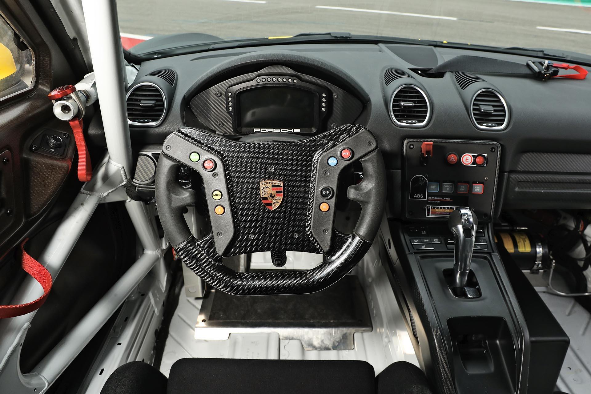 Porsche 718 GT4 Clubsport interieur stuur