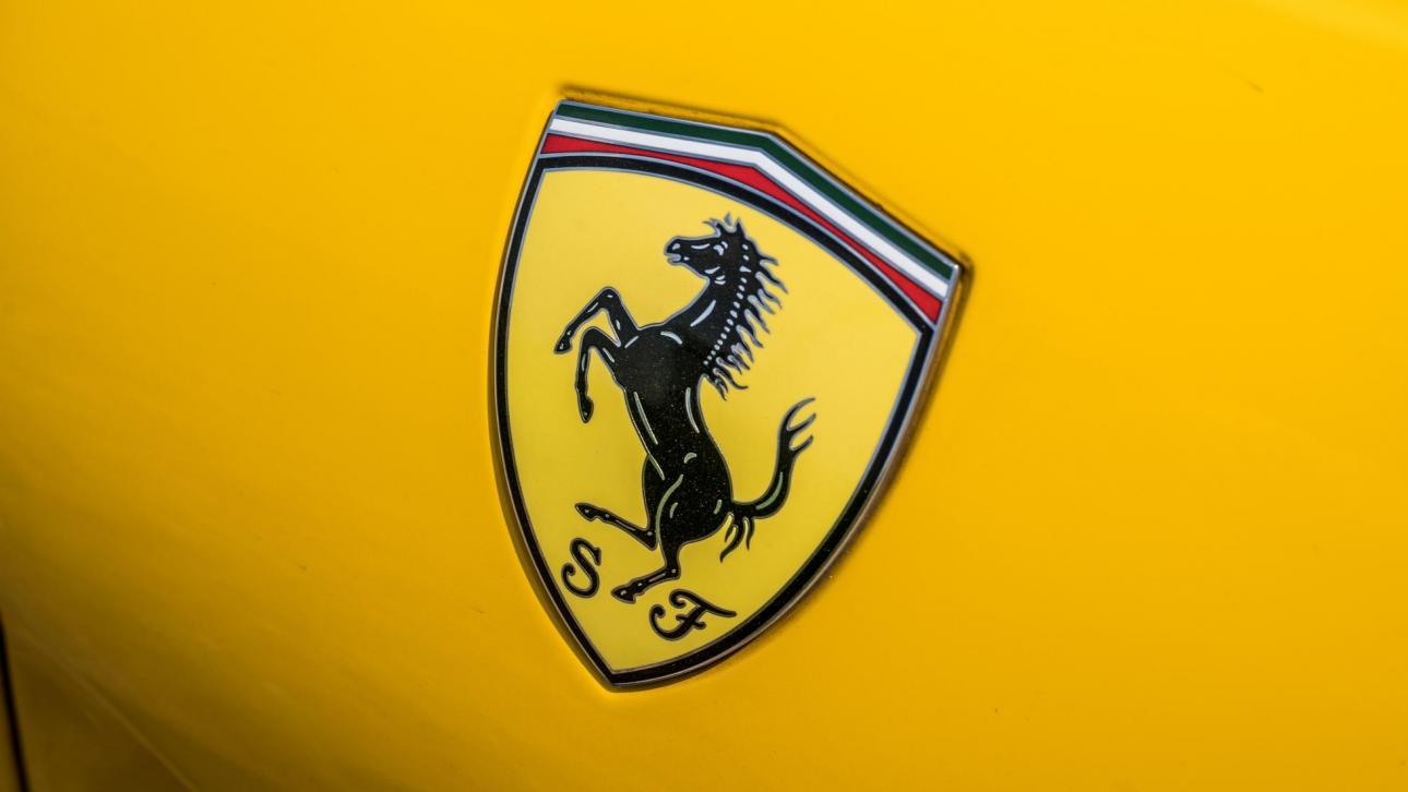 TopGear Magazine 207 inhoud: Ferrari Purosangue logo