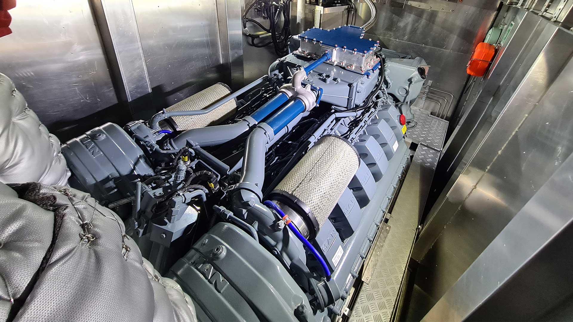 V12-motor op waterstof en diesel