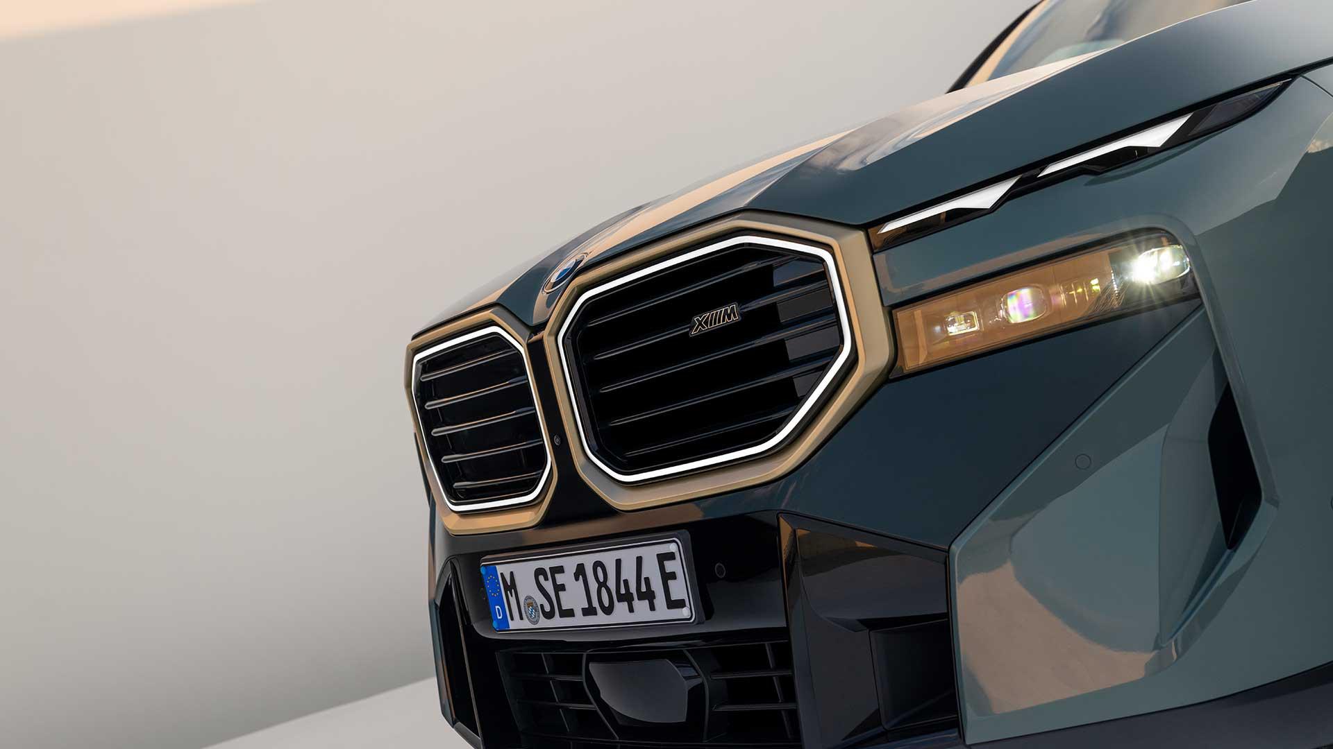 BMW XM gouden grille