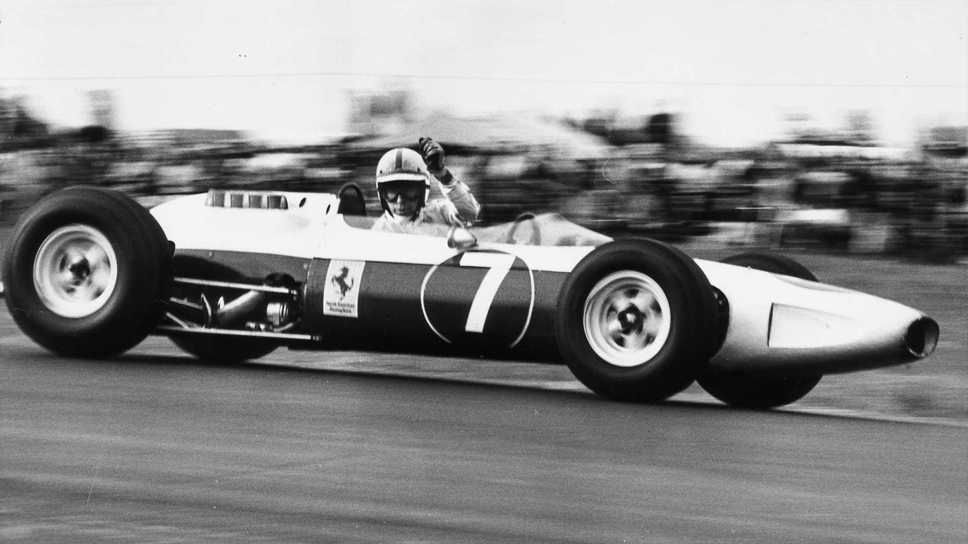 Oud F1-coureur John Surtees Ferrari 1964 