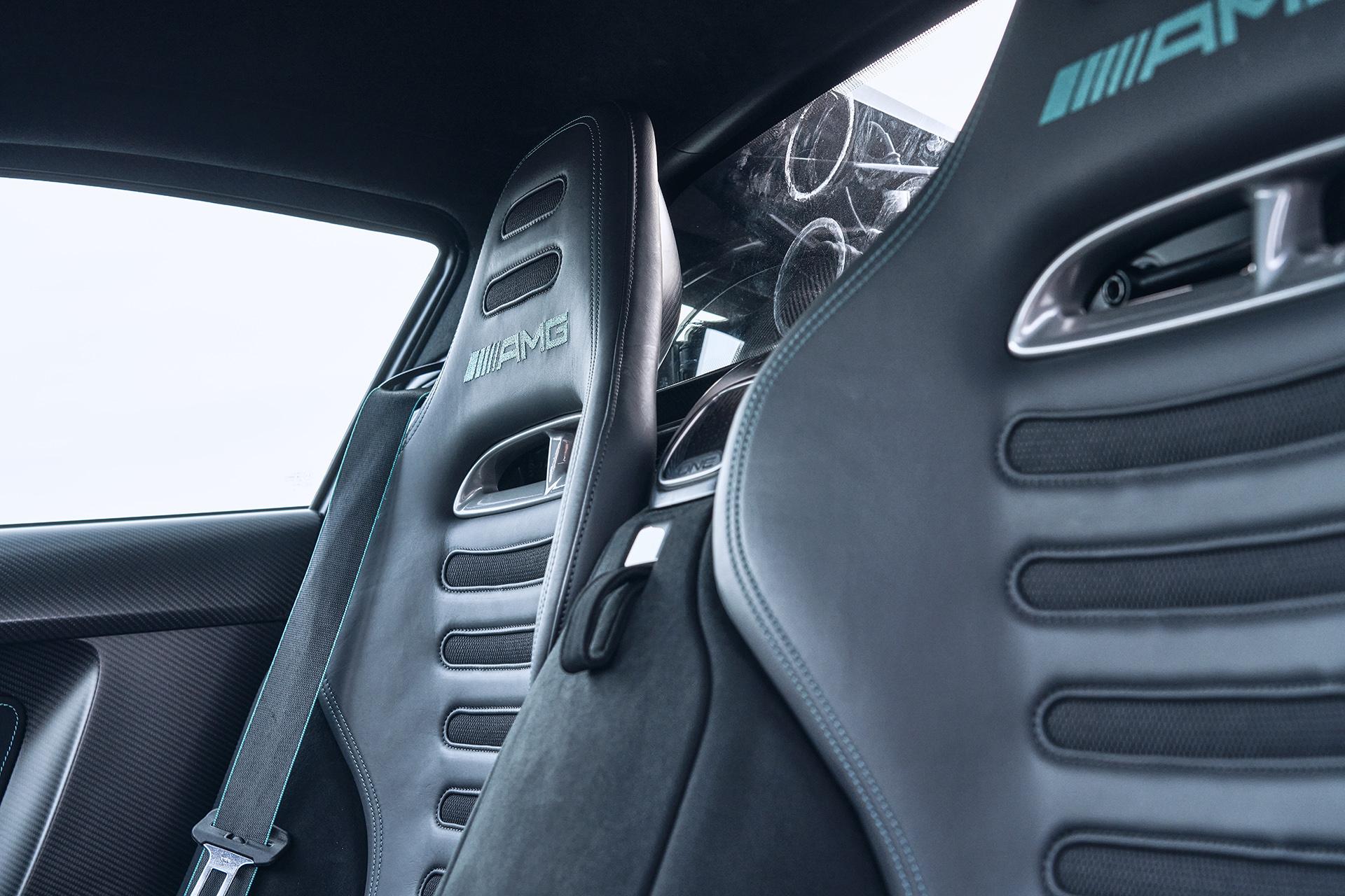 Mercedes-AMG One interieur stoelen
